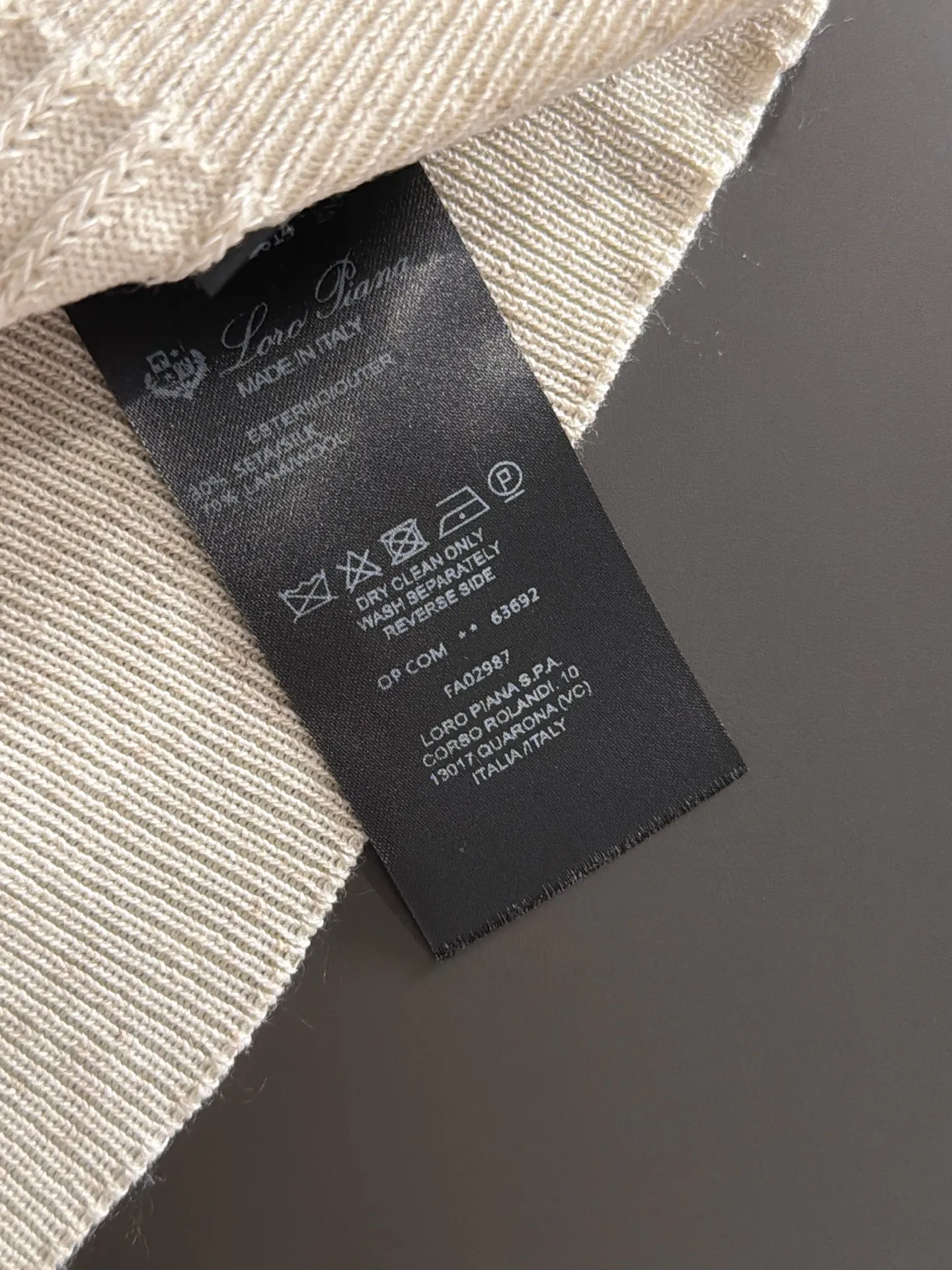 Next day shipment LP high quality Loro Piana 26ss New Arrival men's short-sleeved T-shirt Made of combed cotton yarn knitted cotton fabric, no pressure when entering and exiting the counter Exclusive control of raw materials It feels substantial when weighed, and the upper body is more textured than ordinary T-shirts. This texture can cope with the weather easily and is suitable for both hot and cold! Loose fit design, looks noble. The only correct version is available Size: M to XXXL